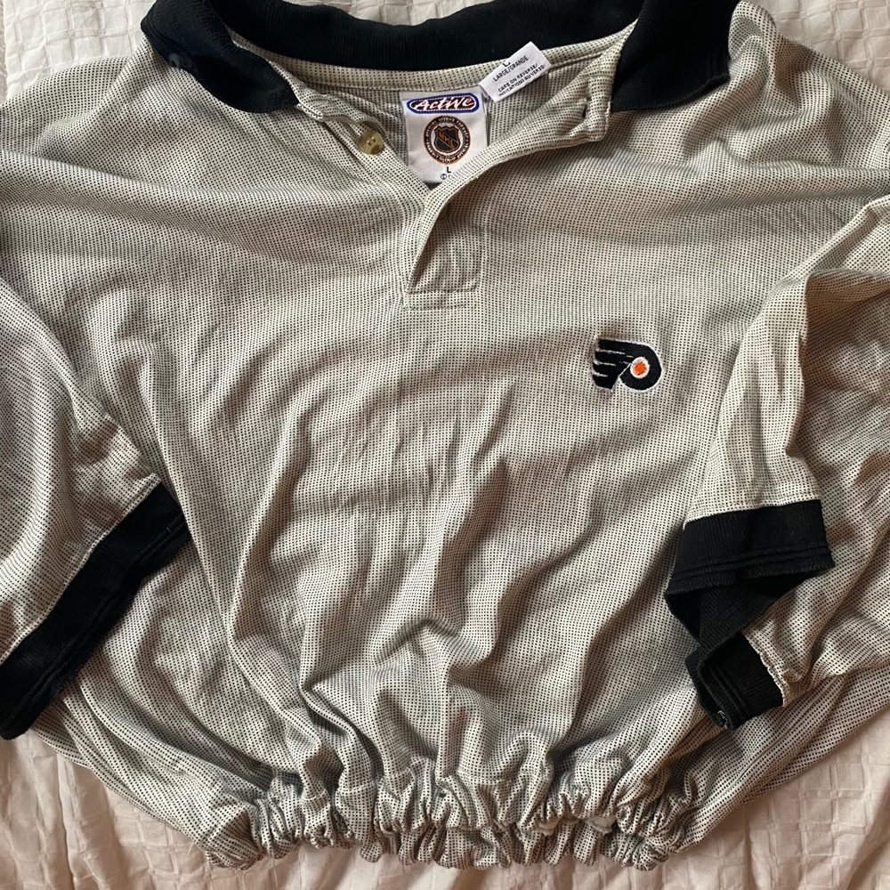 Cropped flyers shirt